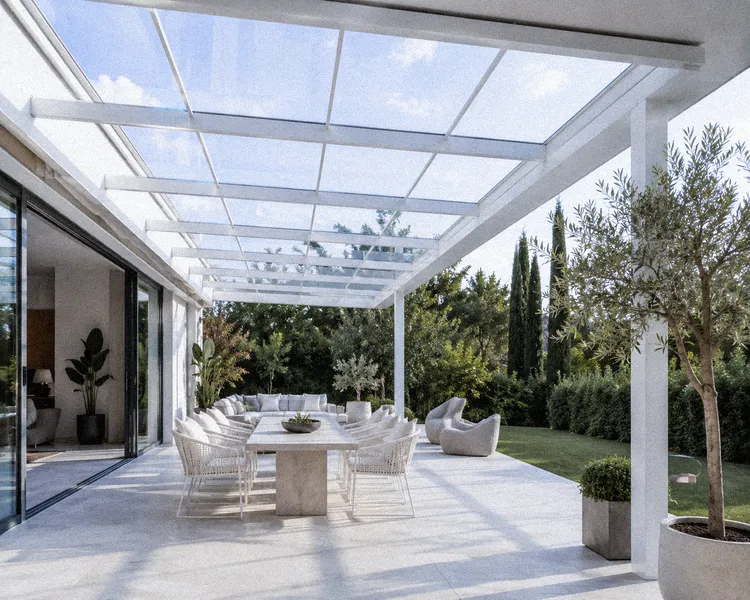 Coperture per terrazzi in vetro strutturale per l'ampliamento degli spazi abitativi esterni.