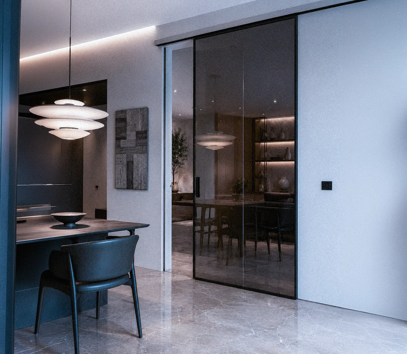 Porta scorrevole in vetro fumé o satinato per dividere ambienti con eleganza e privacy.